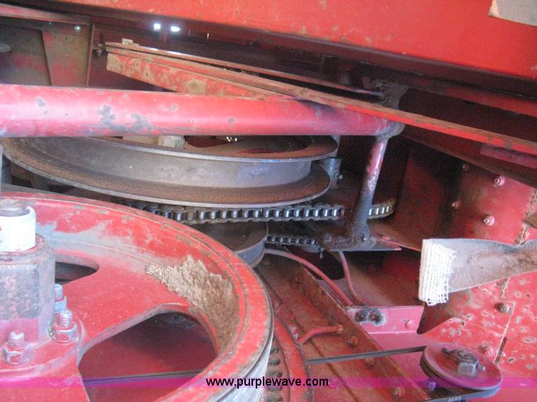 image for item B8488 International 915 Turbo combine