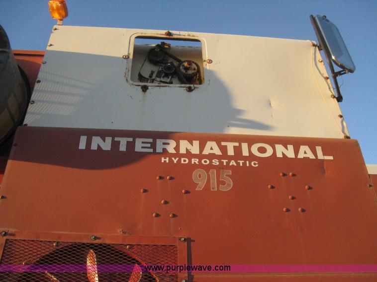 image for item B8488 International 915 Turbo combine