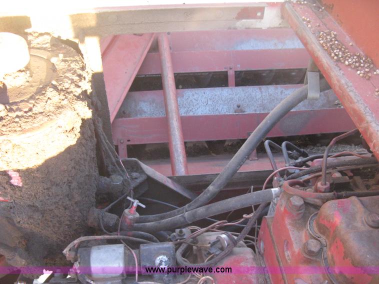 image for item B8488 International 915 Turbo combine