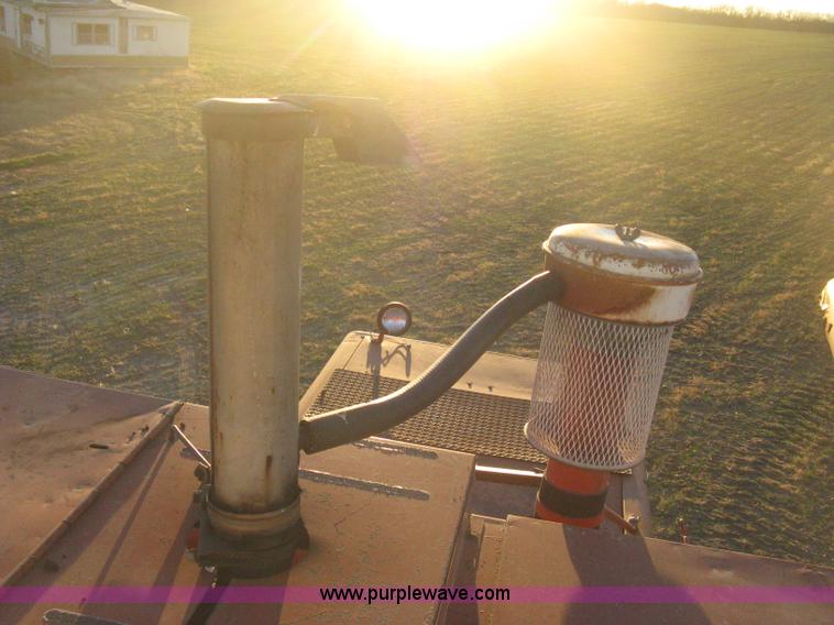 image for item B8488 International 915 Turbo combine