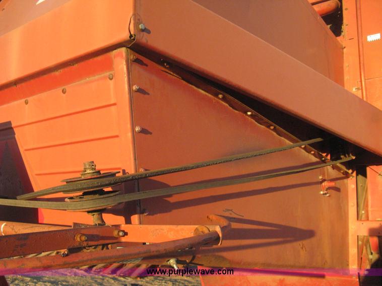 image for item B8488 International 915 Turbo combine