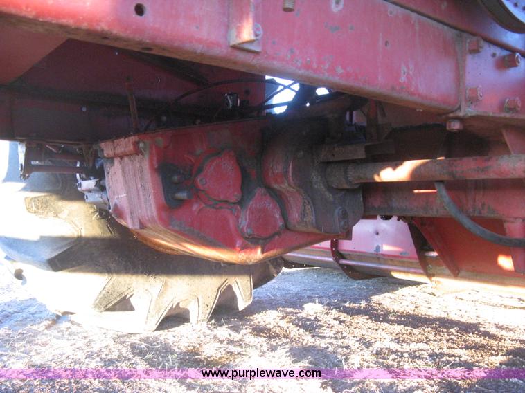 image for item B8488 International 915 Turbo combine