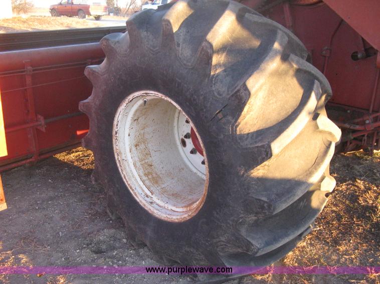 image for item B8488 International 915 Turbo combine