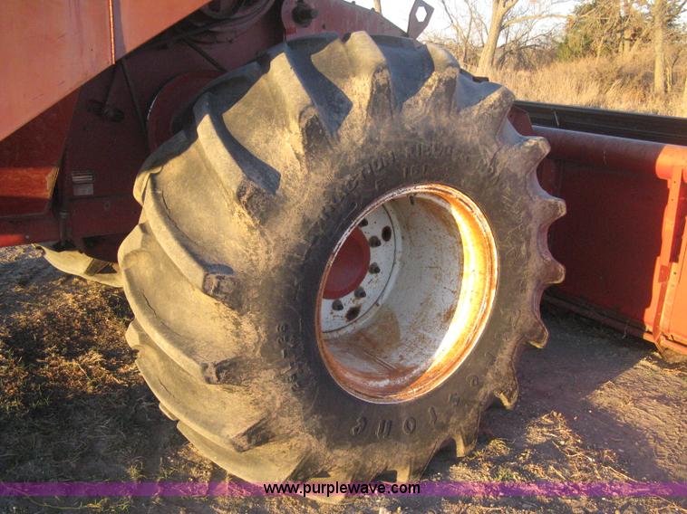 image for item B8488 International 915 Turbo combine