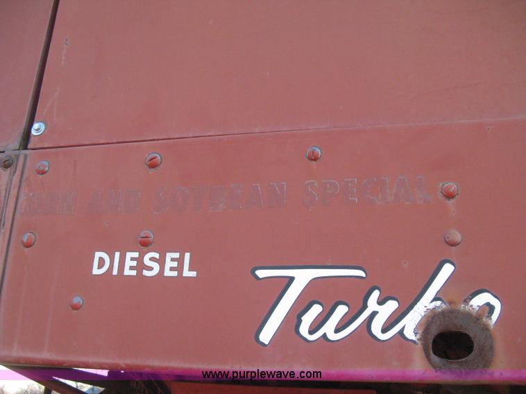 image for item B8488 International 915 Turbo combine