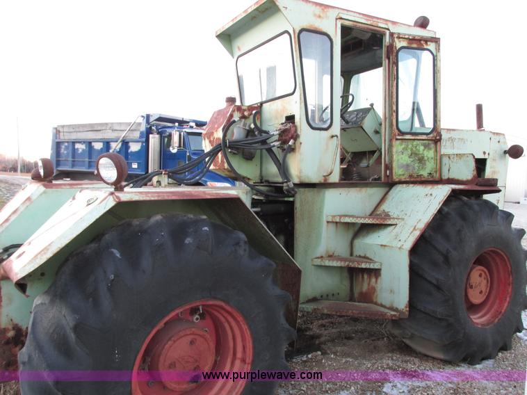 image for item E7005 Steiger 4WD tractor