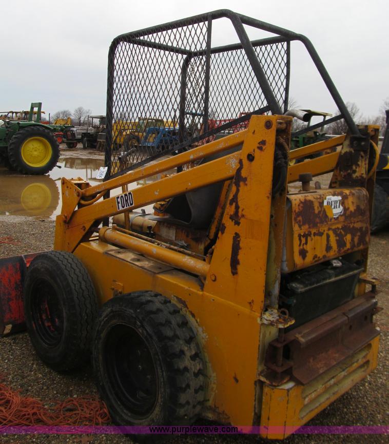 image for item E7501 Ford skid steer