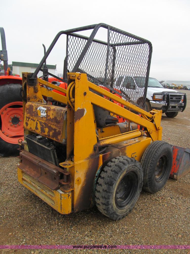 image for item E7501 Ford skid steer
