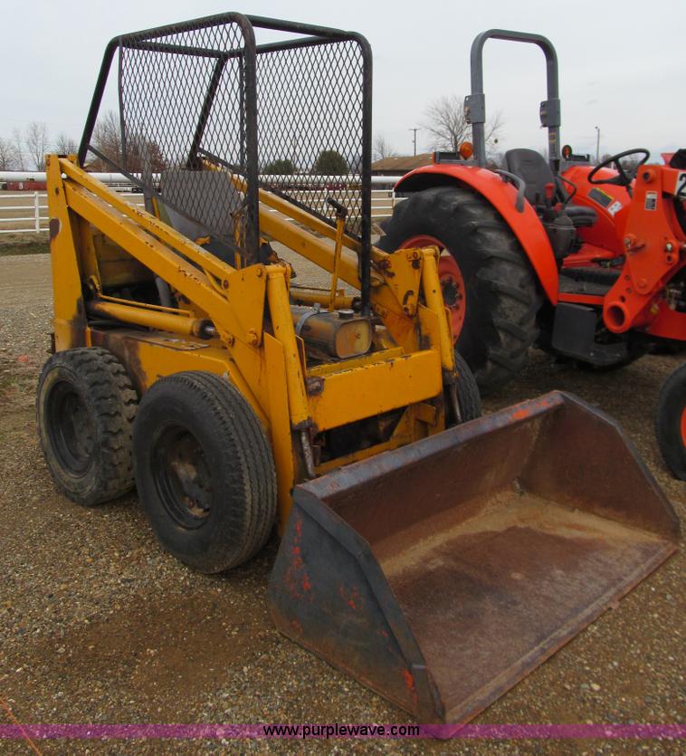 image for item E7501 Ford skid steer