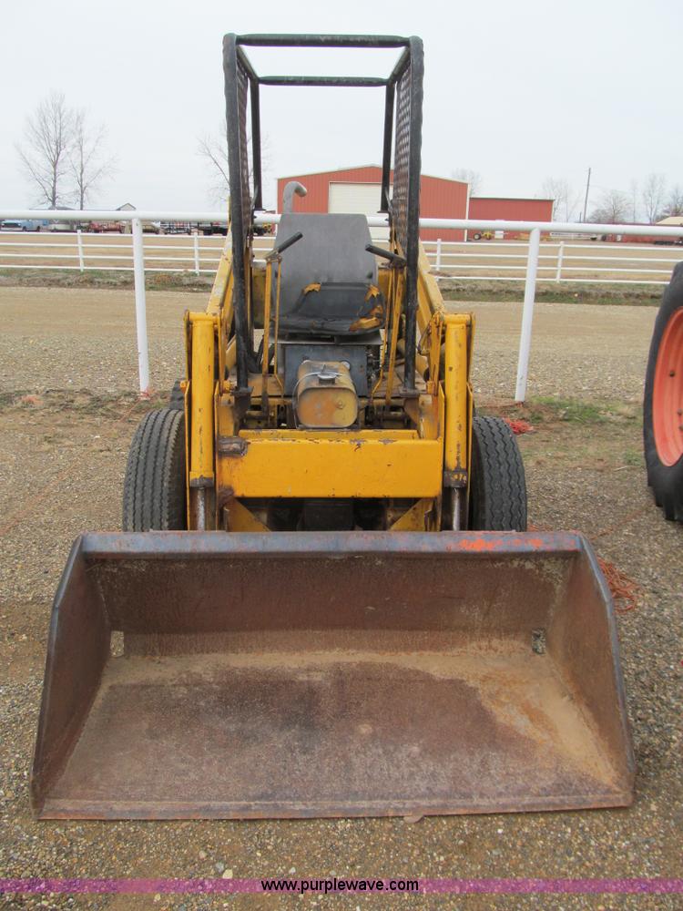 image for item E7501 Ford skid steer