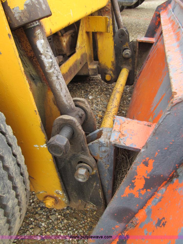 image for item E7501 Ford skid steer