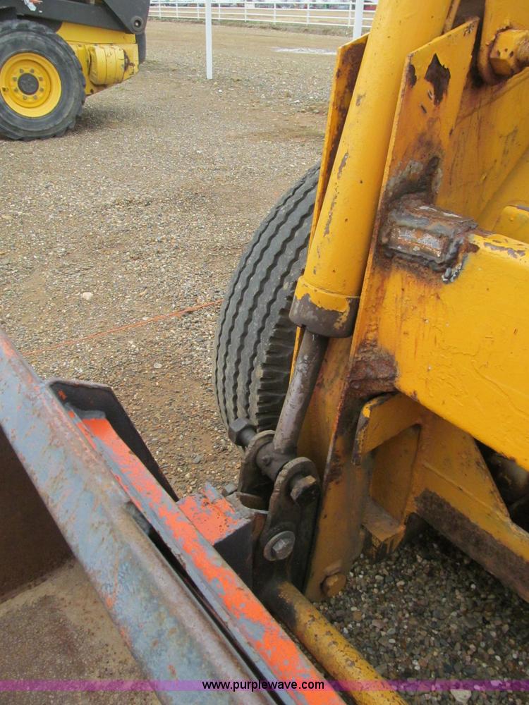 image for item E7501 Ford skid steer