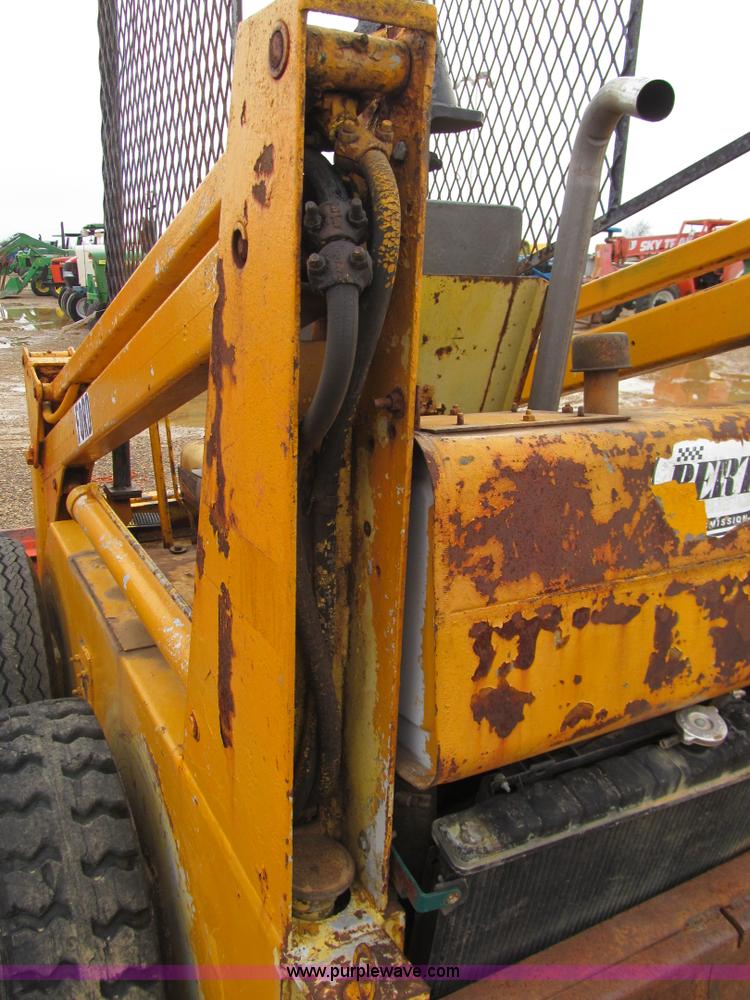 image for item E7501 Ford skid steer