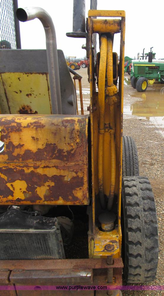 image for item E7501 Ford skid steer