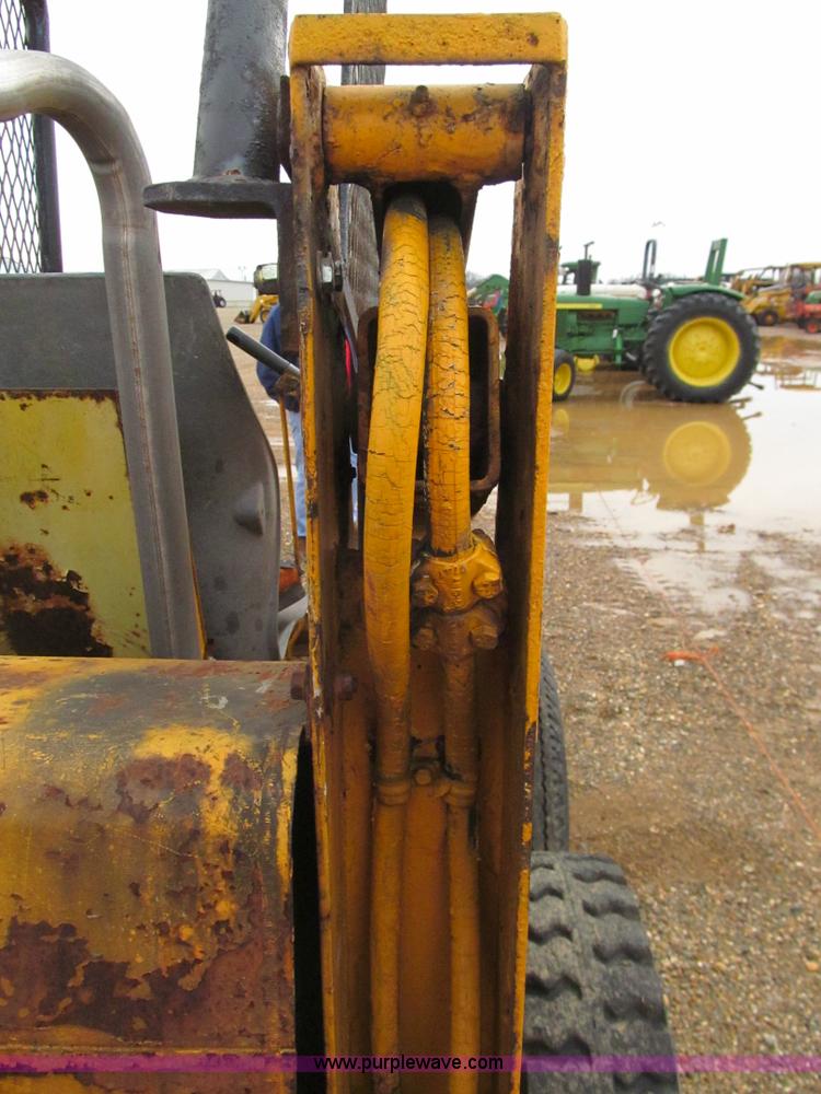 image for item E7501 Ford skid steer