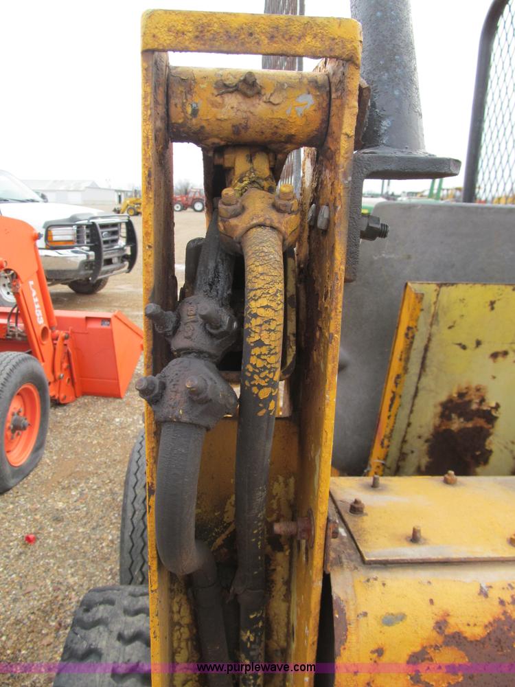 image for item E7501 Ford skid steer