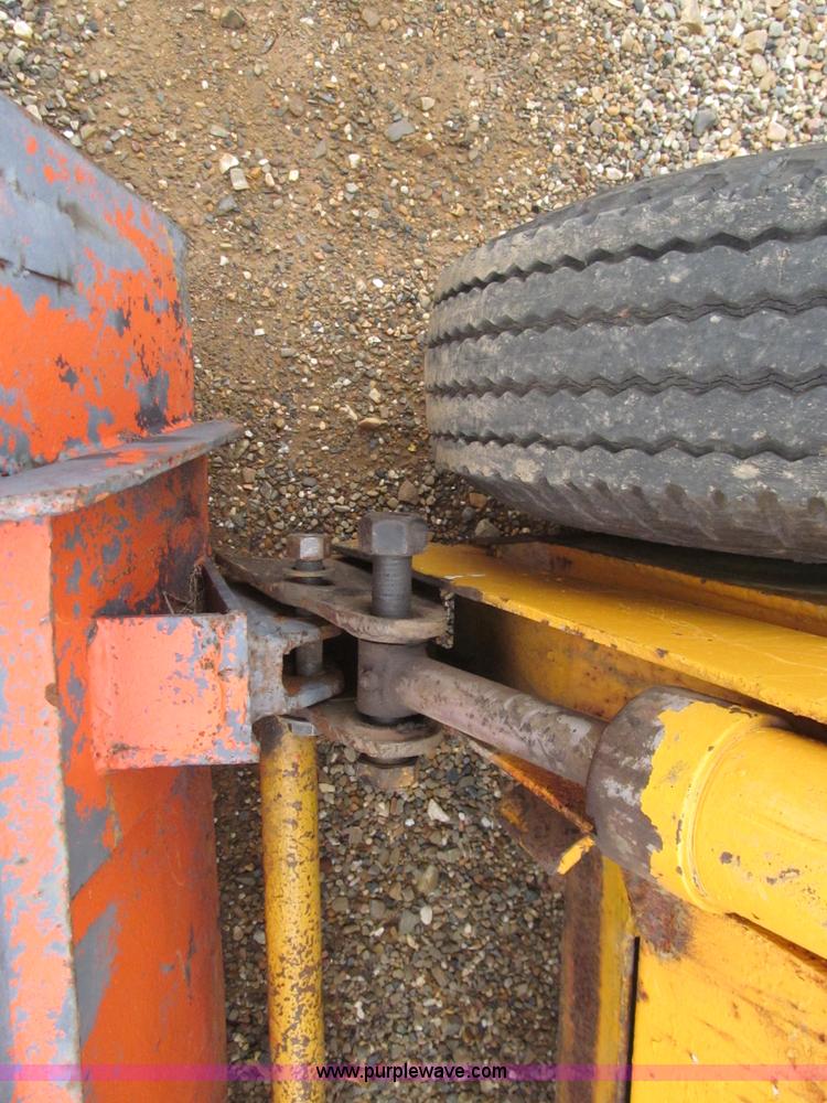 image for item E7501 Ford skid steer