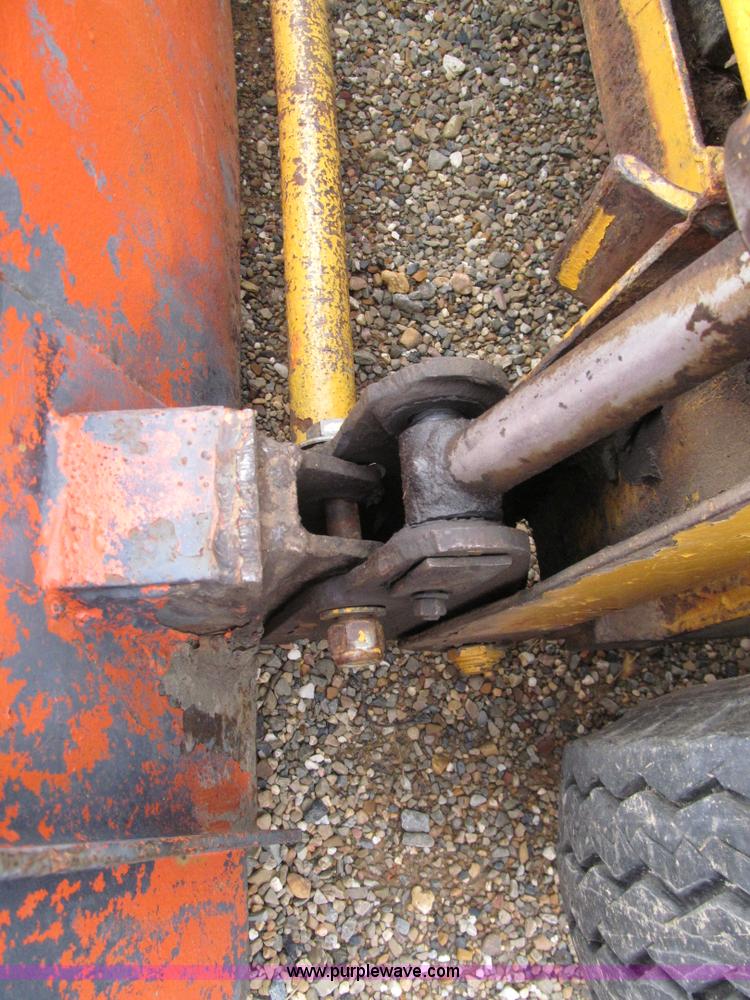 image for item E7501 Ford skid steer