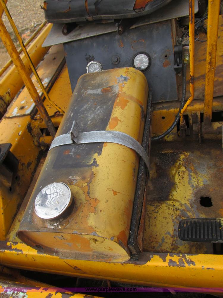 image for item E7501 Ford skid steer