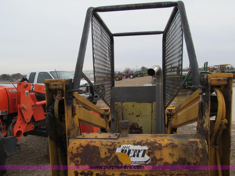 image for item E7501 Ford skid steer