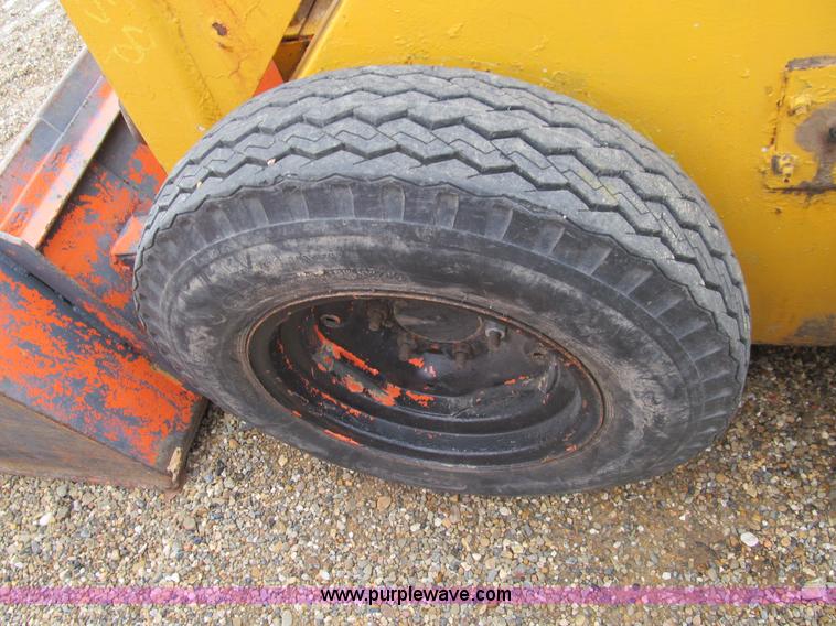 image for item E7501 Ford skid steer