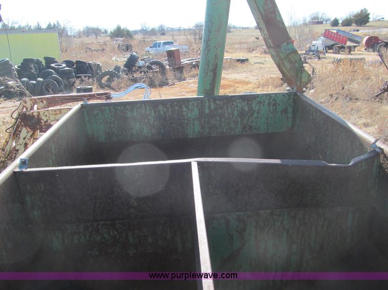 image for item E7502 John Deere 68 grain wagon