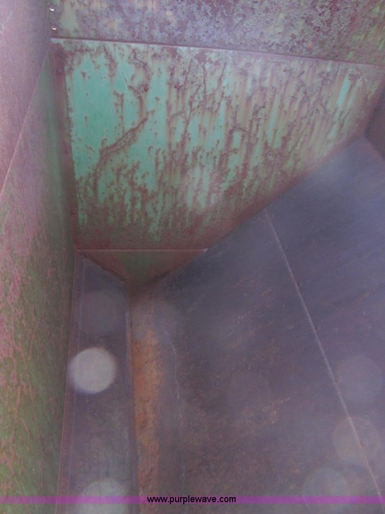 image for item E7502 John Deere 68 grain wagon