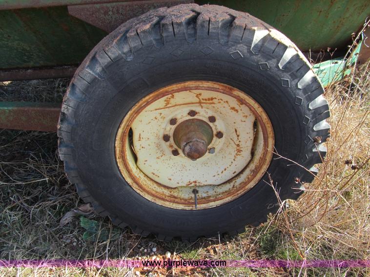 image for item E7502 John Deere 68 grain wagon