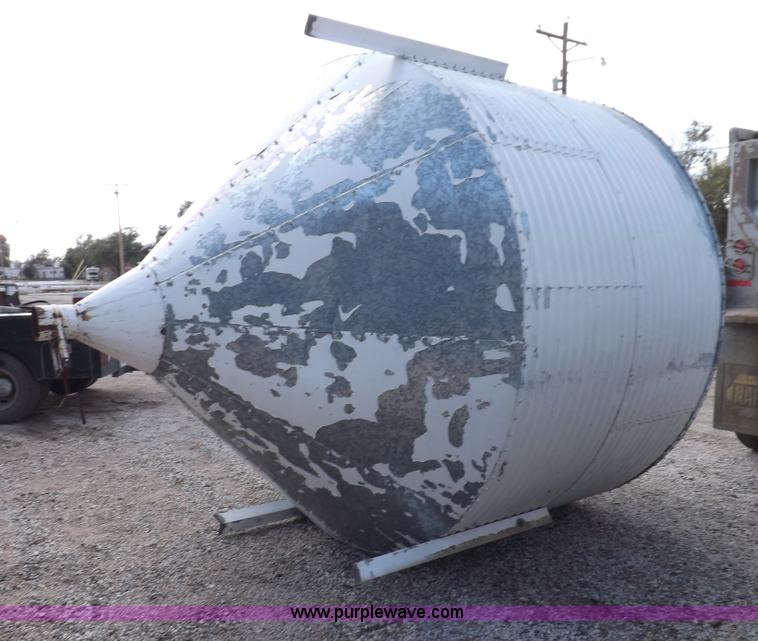 image for item F6073 Hopper bottom grain bin