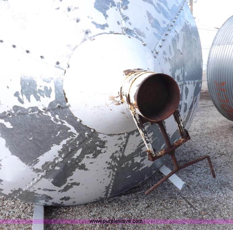 image for item F6073 Hopper bottom grain bin