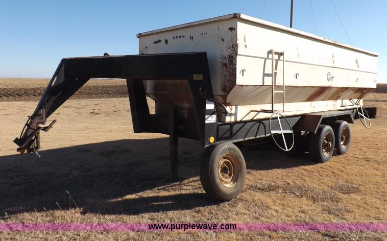 image for item F6361 1978 Rhoman 500 bushel gooseneck grain trailer
