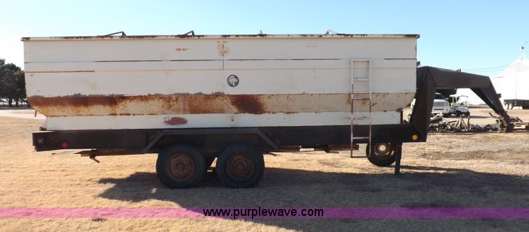 image for item F6361 1978 Rhoman 500 bushel gooseneck grain trailer