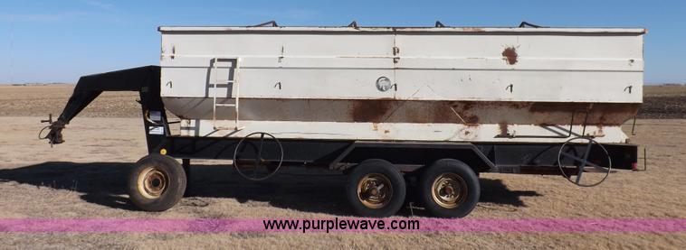 image for item F6361 1978 Rhoman 500 bushel gooseneck grain trailer