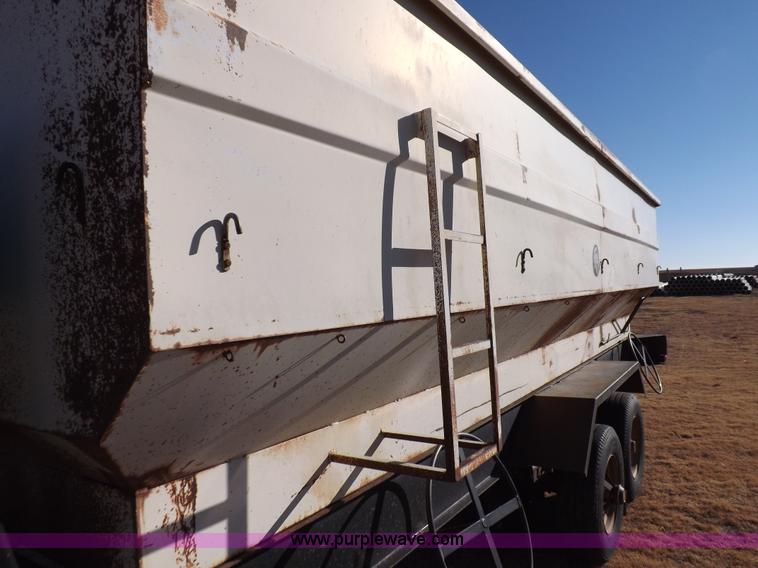 image for item F6361 1978 Rhoman 500 bushel gooseneck grain trailer