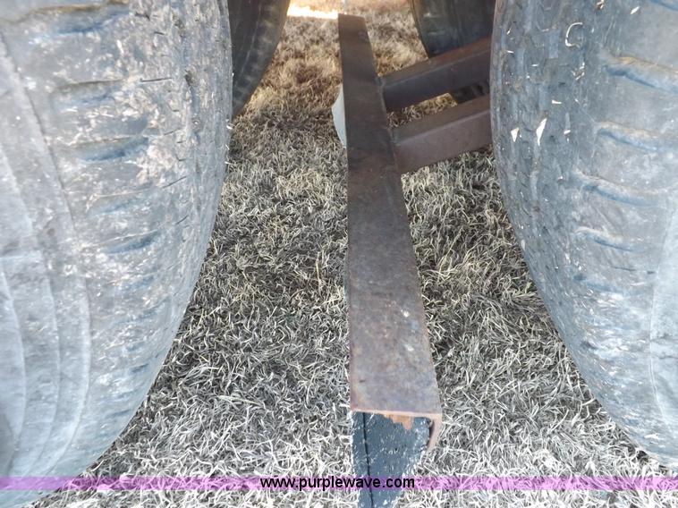 image for item F6361 1978 Rhoman 500 bushel gooseneck grain trailer