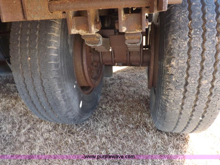 image for item F6361 1978 Rhoman 500 bushel gooseneck grain trailer