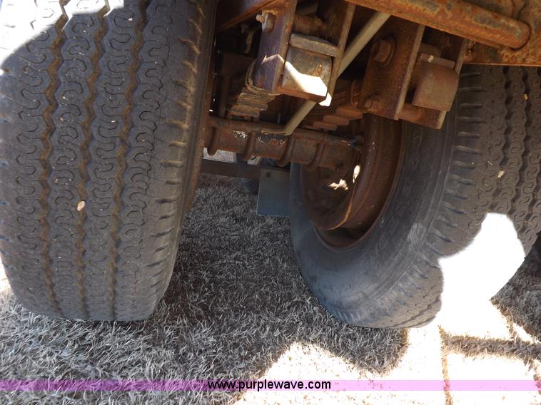 image for item F6361 1978 Rhoman 500 bushel gooseneck grain trailer