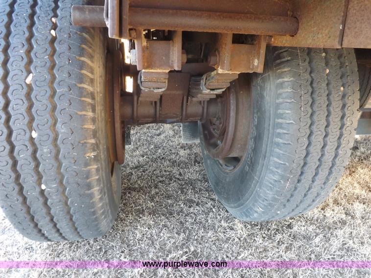 image for item F6361 1978 Rhoman 500 bushel gooseneck grain trailer