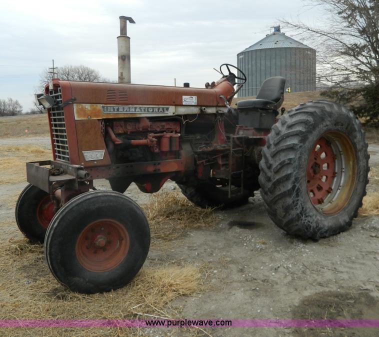image for item G7604 1968 International F856 tractor