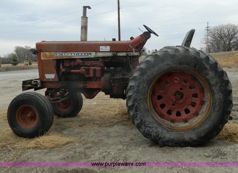 image for item G7604 1968 International F856 tractor