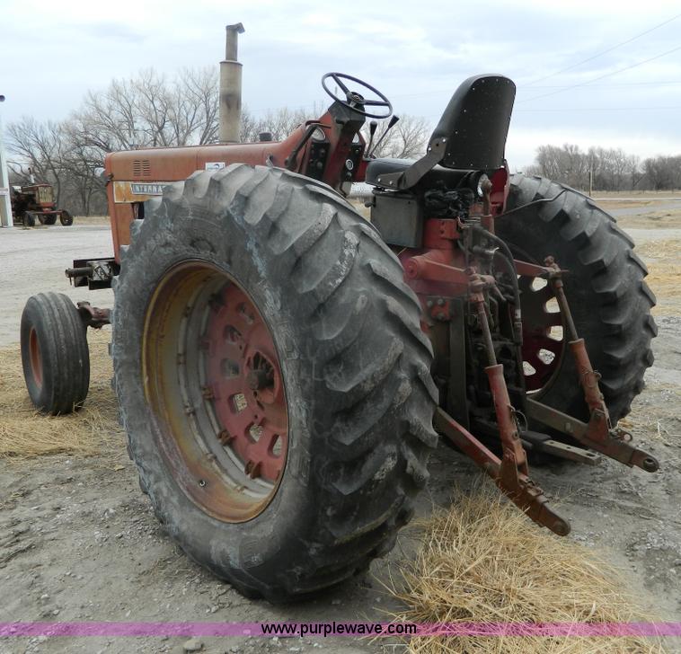 image for item G7604 1968 International F856 tractor