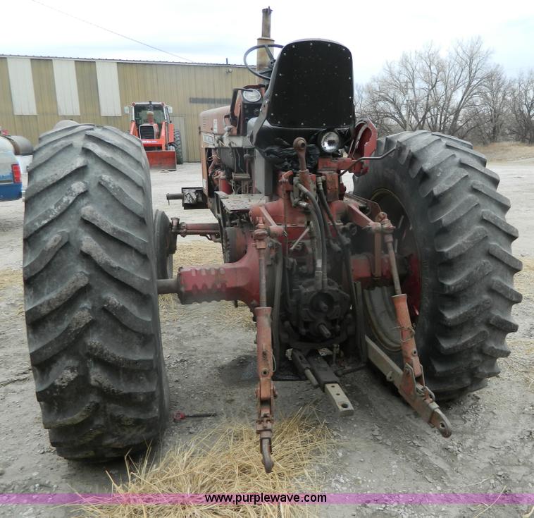 image for item G7604 1968 International F856 tractor