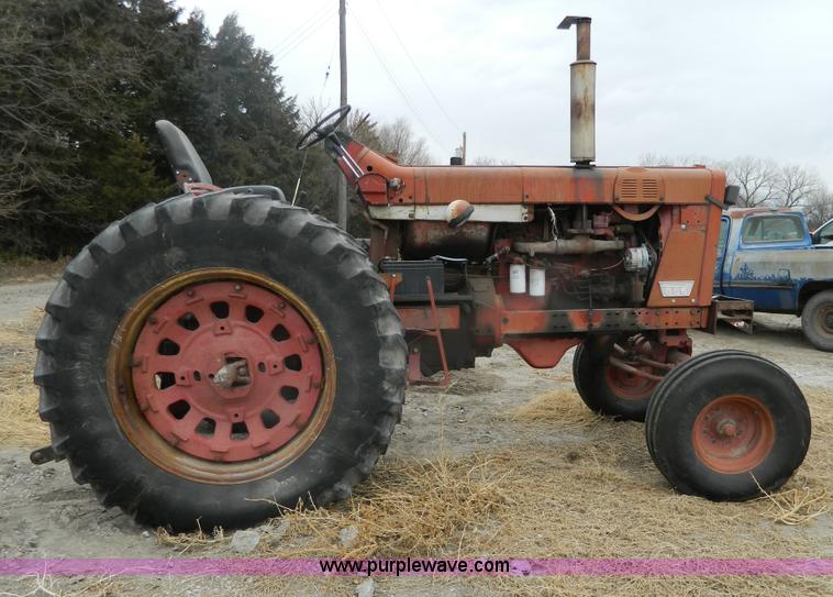 image for item G7604 1968 International F856 tractor