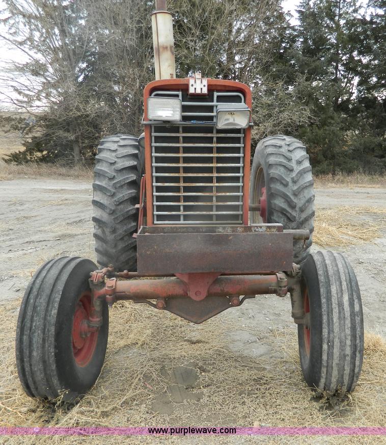 image for item G7604 1968 International F856 tractor