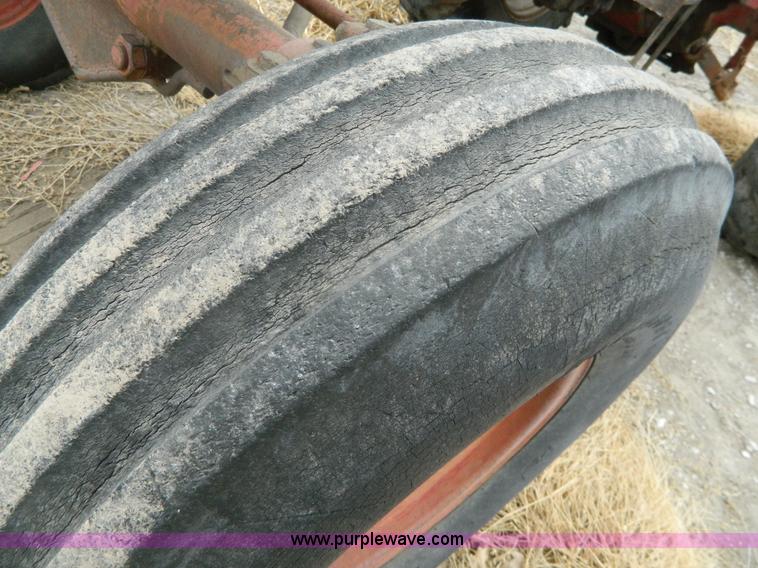 image for item G7604 1968 International F856 tractor