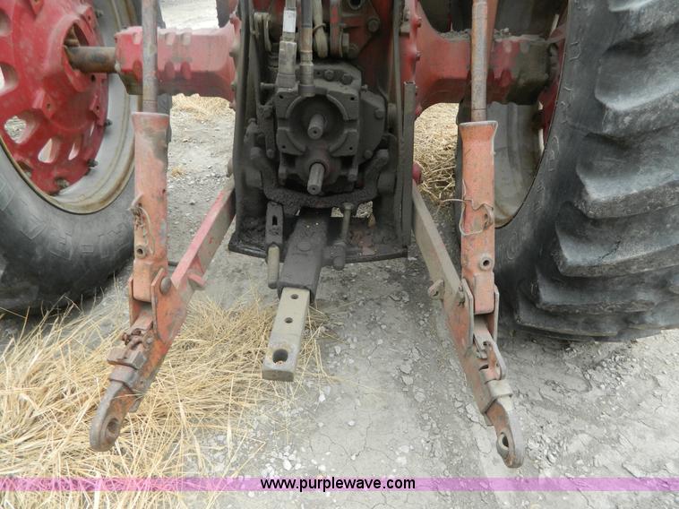image for item G7604 1968 International F856 tractor