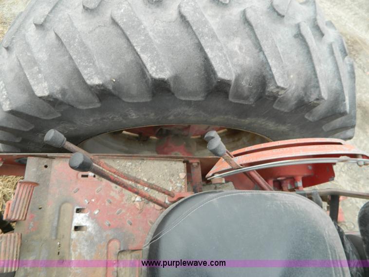 image for item G7604 1968 International F856 tractor