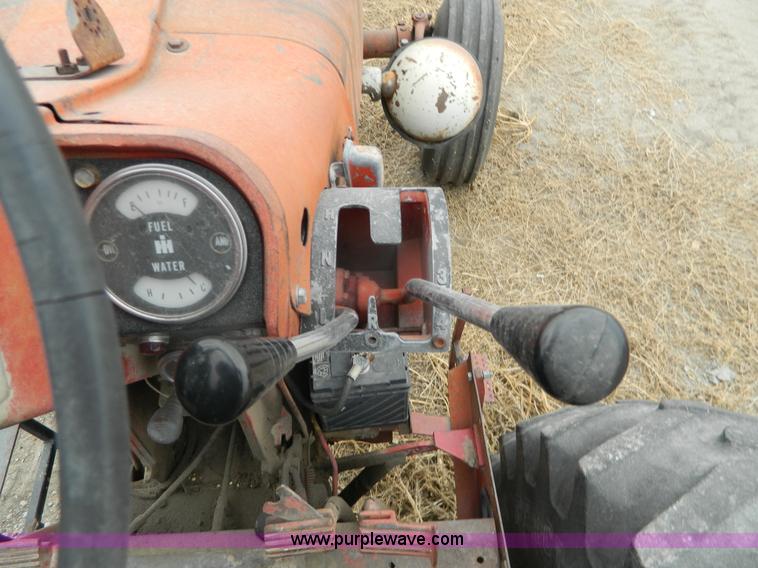 image for item G7604 1968 International F856 tractor