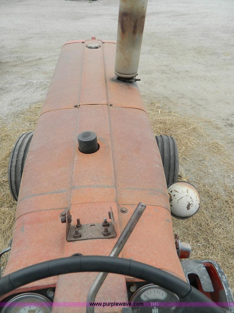 image for item G7604 1968 International F856 tractor