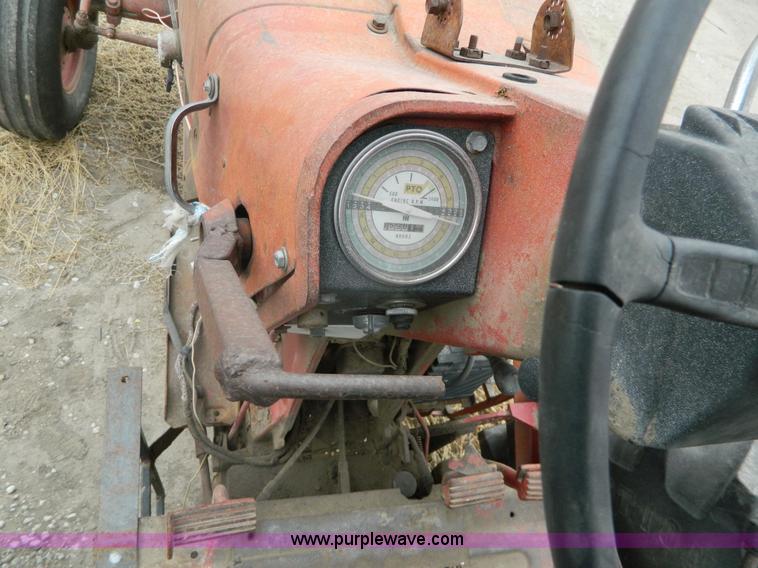 image for item G7604 1968 International F856 tractor